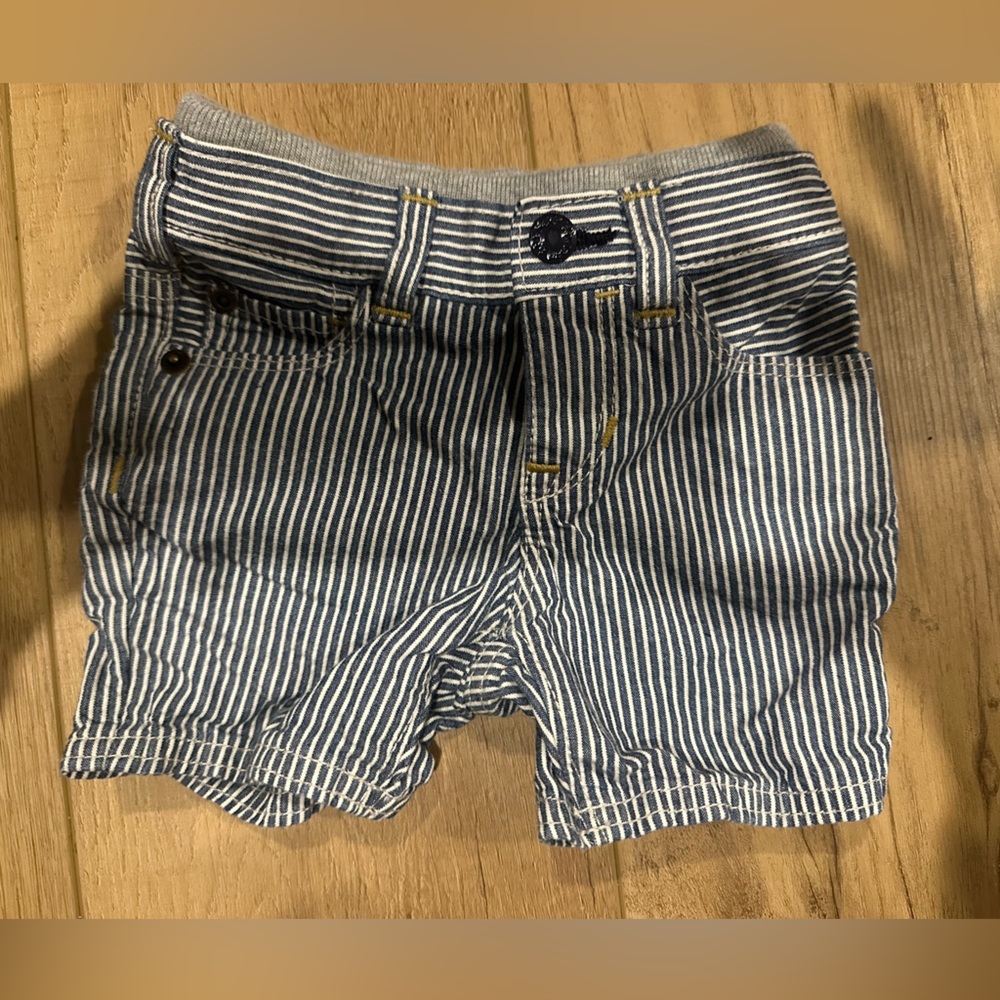 Gap shorts 6-12m